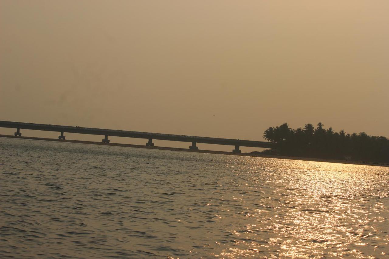 Maleyam Homestay Riverside Кожикоде Экстерьер фото